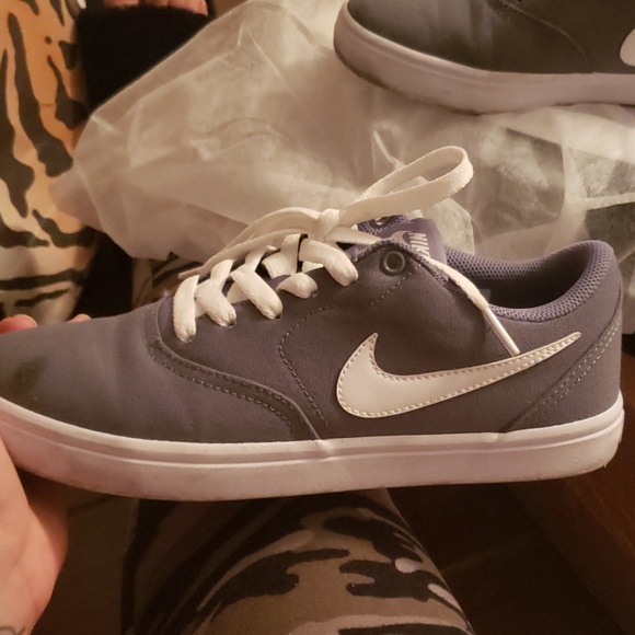 Womens Nike - Picture 2 of 2